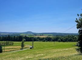 Ferienwohnung Eifel (Blick Aremberg)，位于Hümmel的酒店