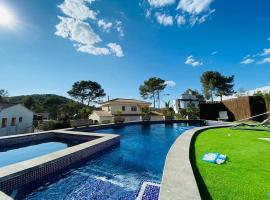 Contempory exclusive Sitges area，位于巴塞罗那的别墅