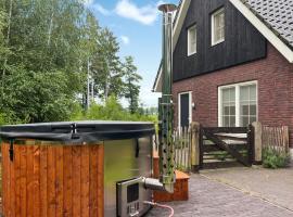 Gorgeous Home In Rijssen With Wifi，位于莱森的酒店