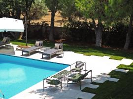 Villa Oasis with Large Pool Athenian Riviera Lagonissi，位于拉格尼西的乡村别墅