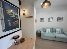 Cool Blue Cotignac Studio in the heart of the village