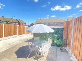 Maltby House, Rotherham for contractors & Families, free private parking, WIFI etc