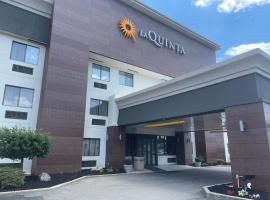 La Quinta Inn and Suites by Wyndham Cincinnati North，位于斯普林代尔的酒店