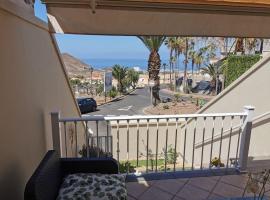 Relax and Enjoy in Tenerife Sud!，位于夏约法的度假屋