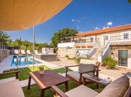 Villa Hrustika - heated pool, jacuzzi & sauna，位于加蓬津的家庭/亲子酒店