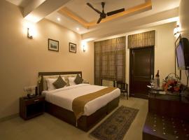 红枫叶食宿酒店，位于新德里的酒店