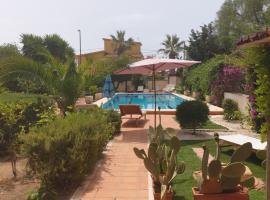 Casa Nostra Villa Cellini，位于莫斯村的带泳池的酒店