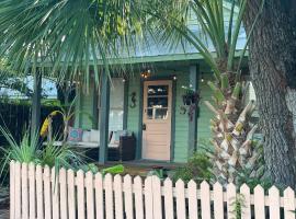 3BR/3BA Charming Key West Style Home in Downtown Saint Augustine，位于圣奥古斯丁的乡村别墅