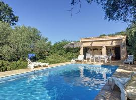 VILLA DU VERDON VAR PROVENCE avec piscine et jardin - private，位于雷居斯的家庭/亲子酒店