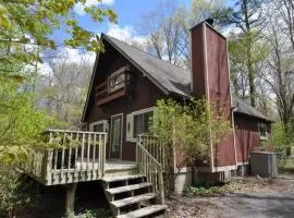 Chalet Retreat w/ Hot Tub, Short Walk to Lake & Pool