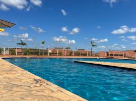Chalé em Resort，位于迈林克的带泳池的酒店