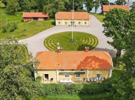 12 person holiday home in HOVA，位于Hova的酒店