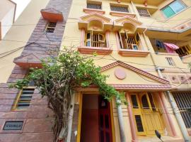 Sushamalay Guest House At Sea Beach, Puri，位于普里的海滩短租房