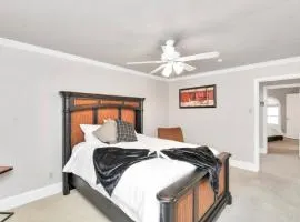 Contemporary Master Queen Suite