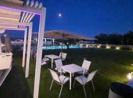 Luxury Pool Suites - Città Bianca，位于佩斯卡拉阿布鲁佐国际机场 - PSR附近的酒店