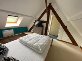 Appartement village médiéval，位于Parnac的酒店