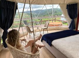 Sanctum Glamping，位于Jupâneşti的酒店