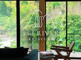 and RIVER KATSUURA，位于胜浦市的酒店