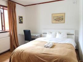 Private Room in Shared House-Close to University and Hospital-1，位于于默奥的酒店