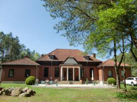 Villa Ambrosian (Haupthaus)，位于切别日的酒店