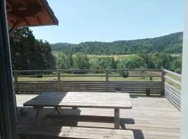 Suite à la campagne dans une jolie maison en bois.