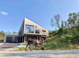 Spectacular new build house with an amazing view! - Kvaløya, Tromsø，位于Kvaløya的酒店