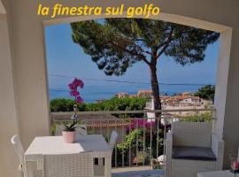 La finestra sul golfo，位于韦兰迈尔的住宿加早餐旅馆