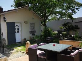 Studio meublé et équipé avec jardin et terrasse privée，位于Beurlay的酒店