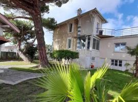 ROYAN - Villa La Cigale - 7 chambres / 16 couchages，位于鲁瓦扬的酒店