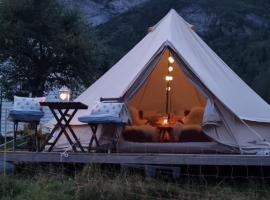 Flatheim Glamping，位于Viksdalen的豪华帐篷营地