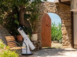Villa Sortis complete privacy for 2 families and pets，位于帕格的酒店