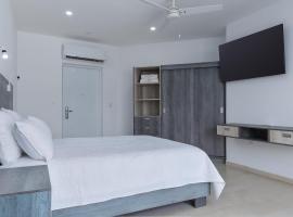 Casa Xtao Hotel，位于圣克鲁斯华特库瓦图尔科国际机场 - HUX附近的酒店