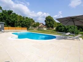 Maison Authentique avec Piscine, Étang Privatif et Confort Moderne en Dordogne - FR-1-616-332，位于Agonac的酒店