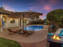 Complete Luxury Home w/ Pool, Spa & Putting Green，位于梅萨的酒店