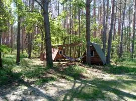 OutdoorCamp mit kleinen Hütten, Stellplatz für WoMo und Zelt Schaeferhof Cottbus