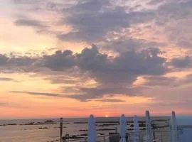 Lovely 2 bedroom apartment 100m from the beach