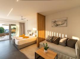 Thimios Suites Adults Only，位于阿查拉维的带泳池的酒店