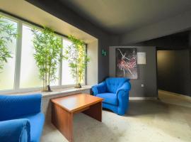GRAND - Beachfront Rooms & Apartments，位于塞尔瑟的酒店