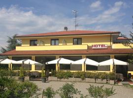Hotel Nonna Renata，位于Lesignano deʼ Bagni的酒店