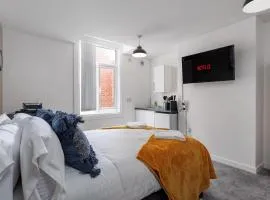 City Centre Studio 2 with Kitchenette, Free Wifi and Smart TV with Netflix by Yoko Property