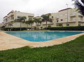 Séjour avec piscine proche de la mer，位于塔马里斯的酒店