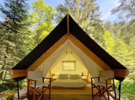 Glamping Tent Water Village Rogla，位于Oplotnica的豪华帐篷营地