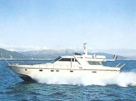 Yacht 18 metri d'epoca，位于斯培西亚的船屋