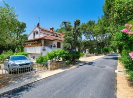 Apartments by the sea Artatore, Losinj - 2509，位于康斯基的酒店