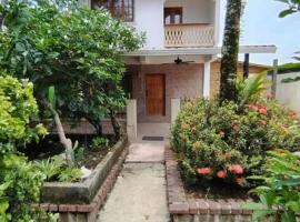 Casa de Rojo 3 Bedroom house with private Pool and all amenities，位于博卡斯德尔托罗的度假屋