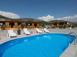 Camp Ante-Gojko，位于格雷巴蒂卡的带泳池的酒店
