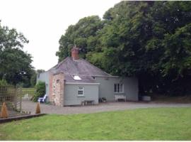 Apple Cottage -- Luxury Stay at Bellingham Estate，位于卡斯尔贝灵汉的酒店