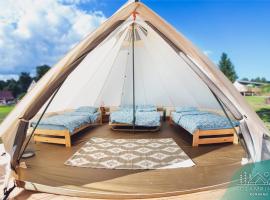 Glamping Komarno，位于耶莱尼亚古拉的豪华帐篷营地