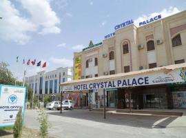 Hotel crystal palace，位于乌尔根奇的酒店