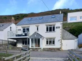 Karrek View - Trebarwith Strand (Sleeps 8-10)